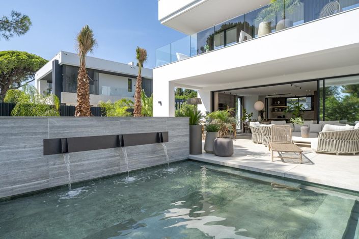 Image No.40-6 Bed Property for sale
