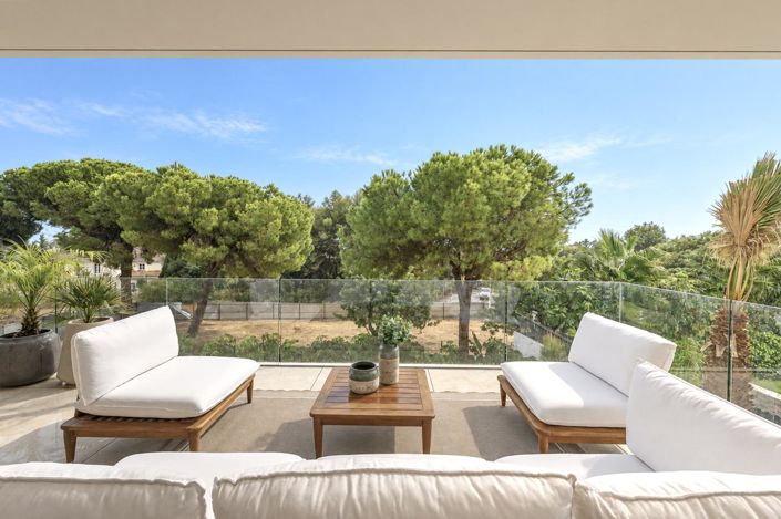 Image No.45-6 Bed Property for sale