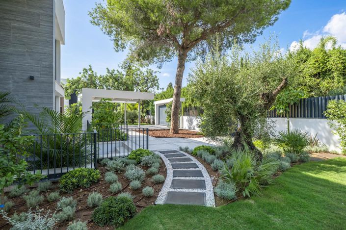 Image No.46-6 Bed Property for sale