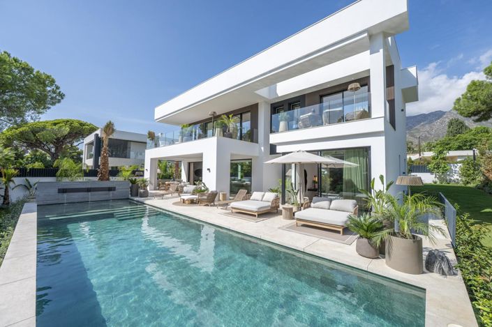 Image No.53-6 Bed Property for sale