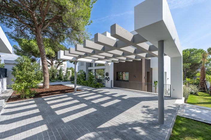 Image No.55-6 Bed Property for sale