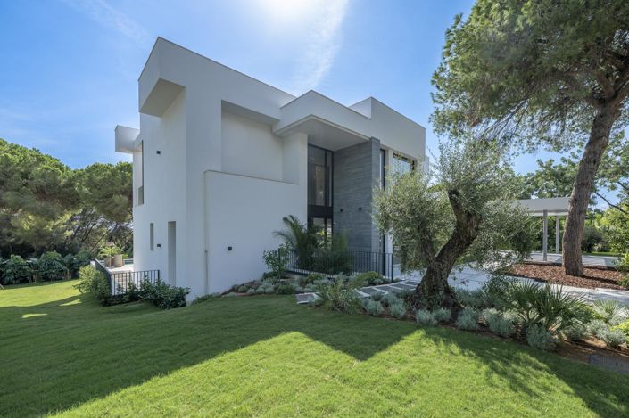 Image No.56-6 Bed Property for sale