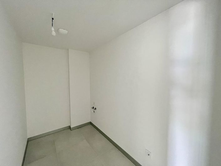 Image No.14-2 Bed Property for sale