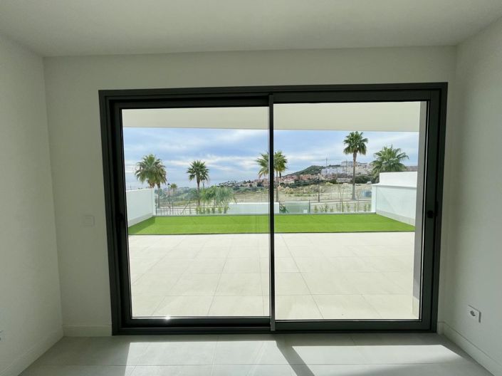 Image No.17-2 Bed Property for sale