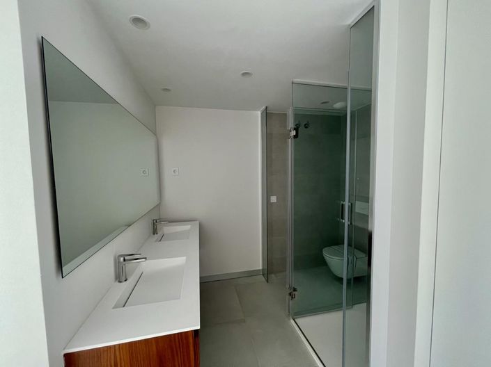 Image No.32-2 Bed Property for sale