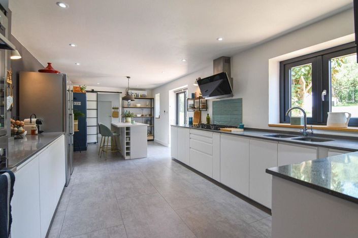 Image No.6-4 Bed Property for sale