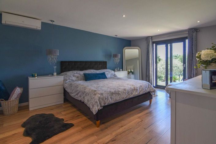 Image No.9-4 Bed Property for sale