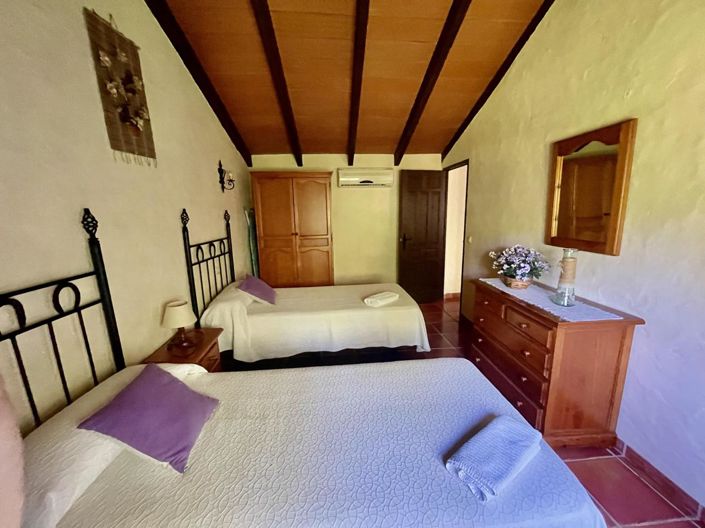 Image No.21-5 Bed Property for sale