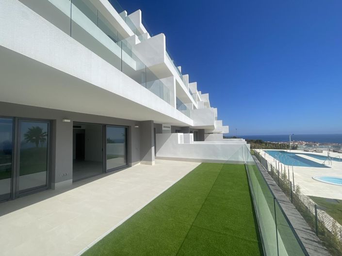 Image No.10-2 Bed Property for sale