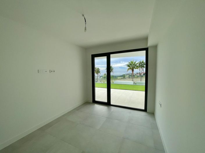 Image No.25-2 Bed Property for sale