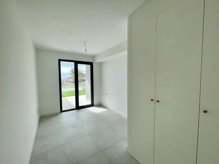 Image No.41-2 Bed Property for sale
