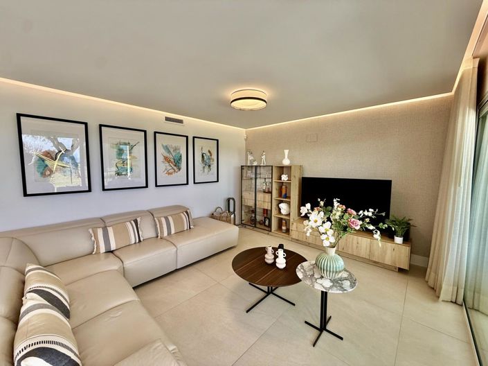 Image No.30-3 Bed Property for sale