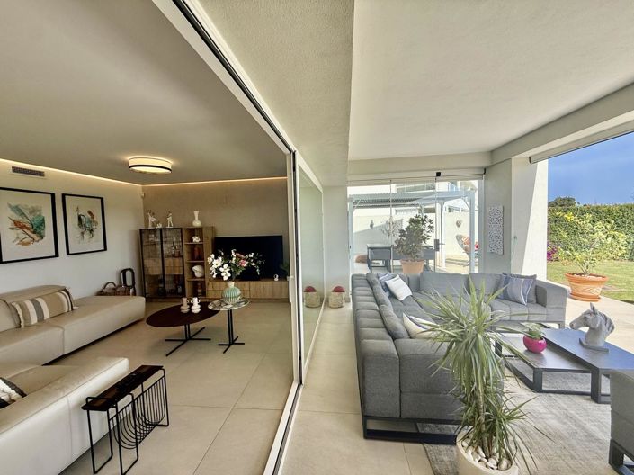 Image No.32-3 Bed Property for sale