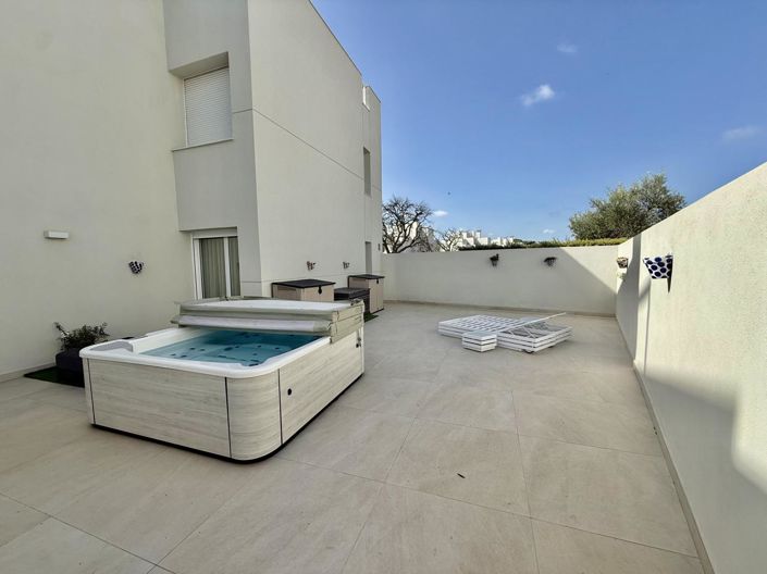 Image No.43-3 Bed Property for sale