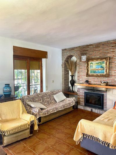 Image No.12-3 Bed Property for sale