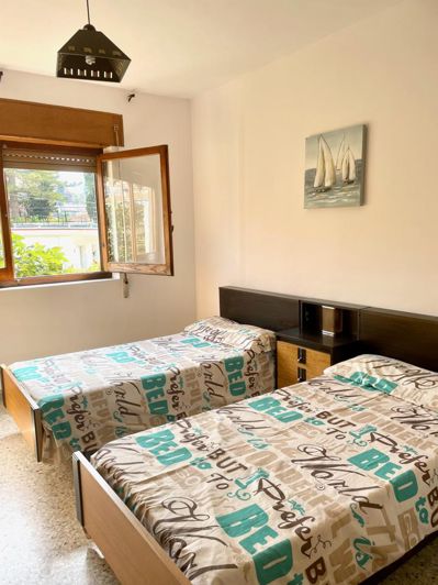 Image No.13-3 Bed Property for sale