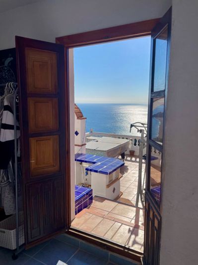 Image No.11-7 Bed Property for sale