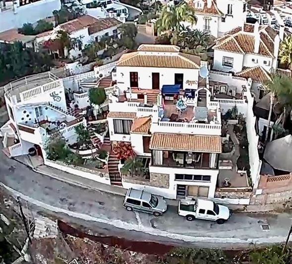 Image No.16-7 Bed Property for sale