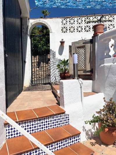 Image No.35-7 Bed Property for sale