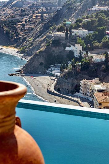 Image No.17-4 Bed Property for sale