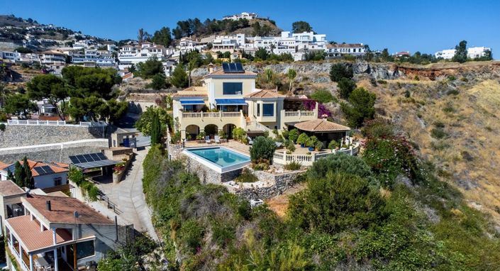 Image No.4-4 Bed Property for sale