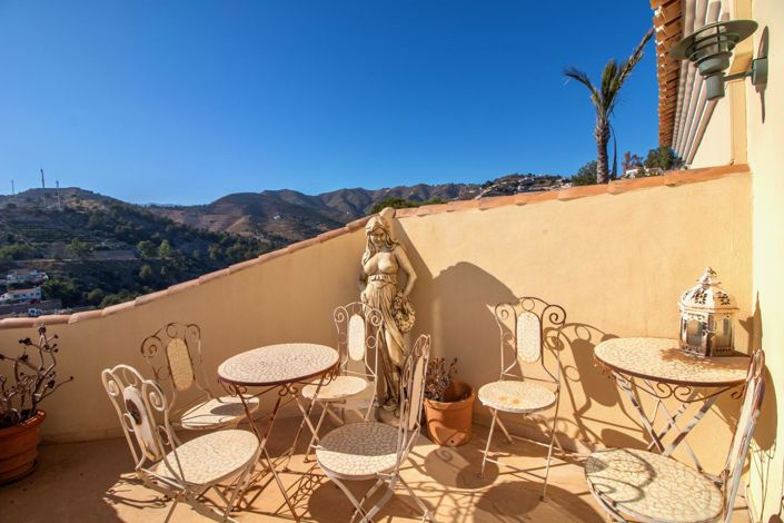 Image No.49-4 Bed Property for sale