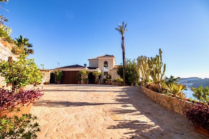 Image No.61-4 Bed Property for sale