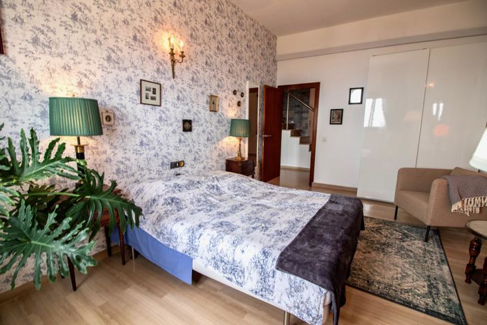 Image No.14-5 Bed Property for sale