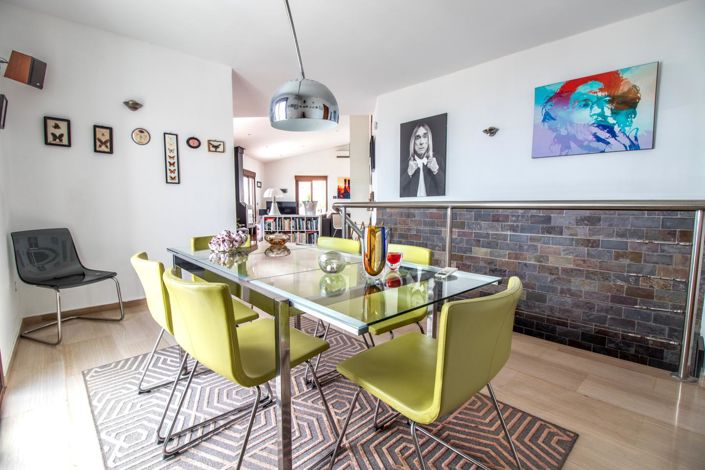 Image No.23-5 Bed Property for sale