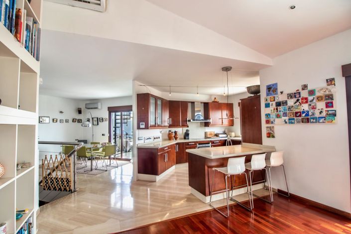 Image No.24-5 Bed Property for sale