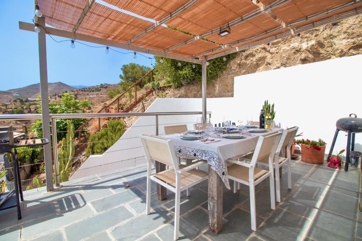 Image No.32-5 Bed Property for sale