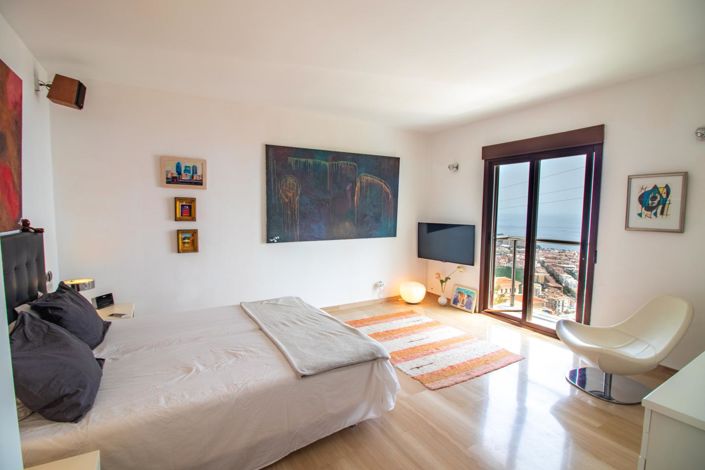 Image No.47-5 Bed Property for sale