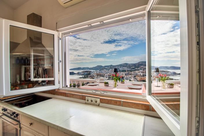 Image No.18-5 Bed Property for sale