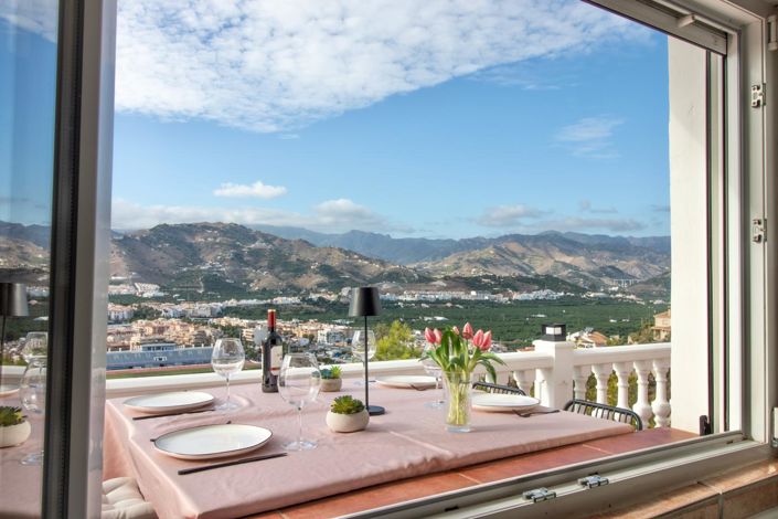 Image No.20-5 Bed Property for sale