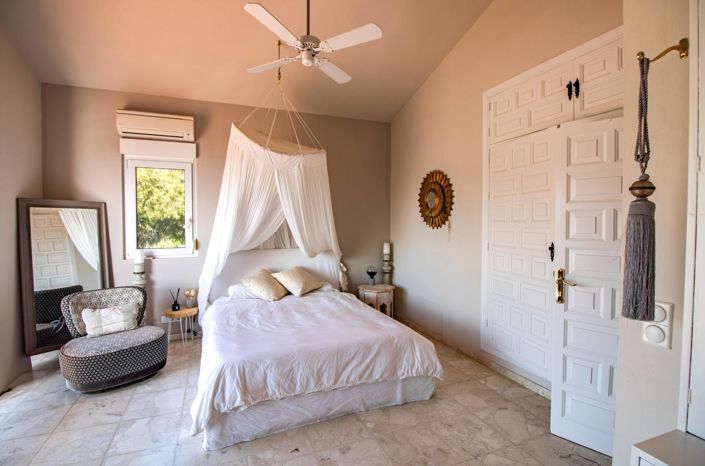 Image No.23-5 Bed Property for sale