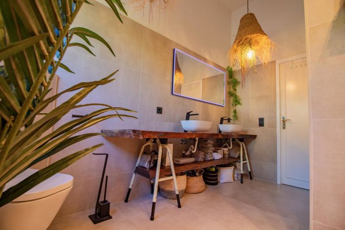 Image No.28-5 Bed Property for sale