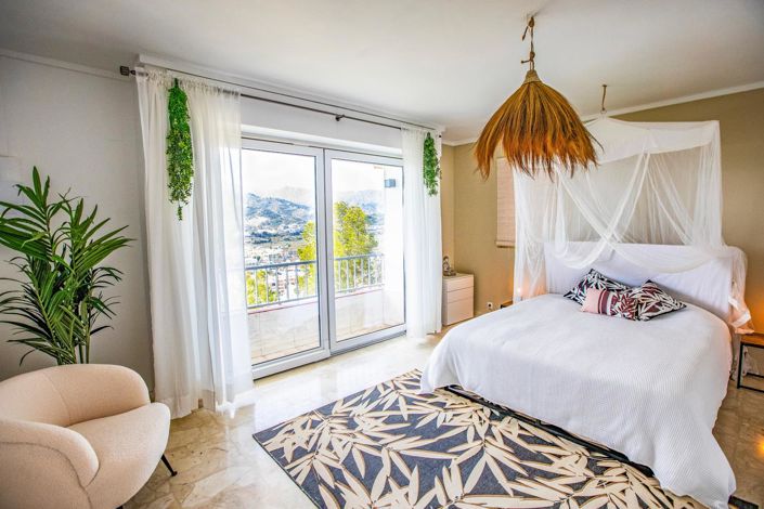 Image No.46-5 Bed Property for sale