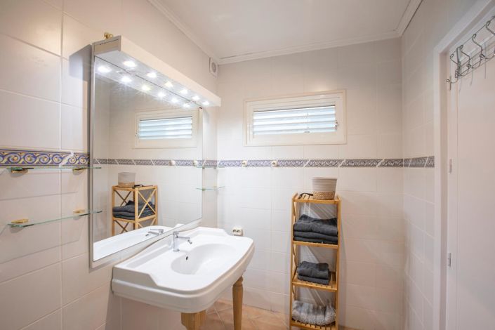 Image No.48-5 Bed Property for sale