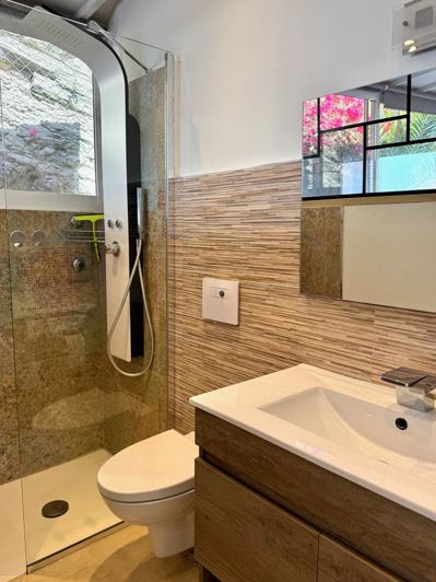 Image No.21-2 Bed Property for sale