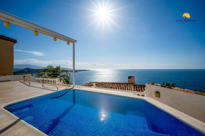 Image No.1-4 Bed Property for sale