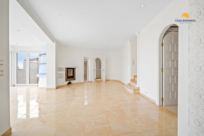 Image No.12-4 Bed Property for sale