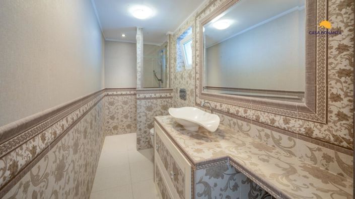 Image No.22-4 Bed Property for sale