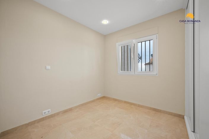 Image No.24-4 Bed Property for sale