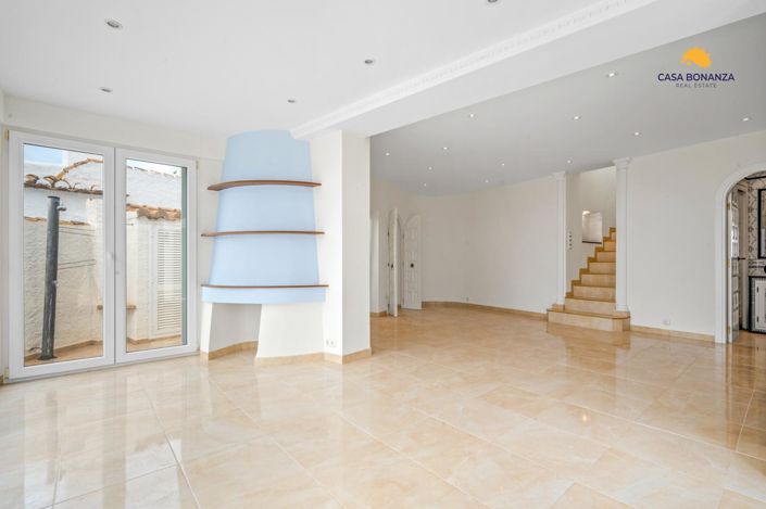 Image No.9-4 Bed Property for sale