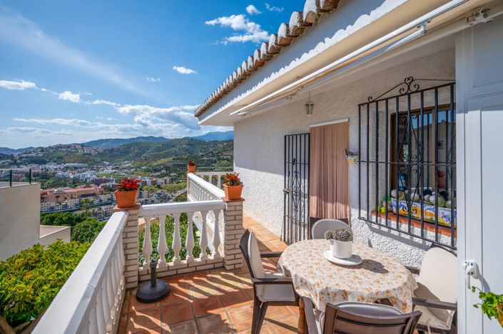 Image No.23-4 Bed Property for sale