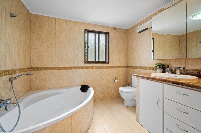 Image No.32-4 Bed Property for sale