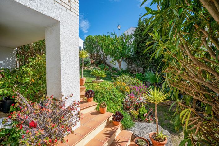 Image No.8-4 Bed Property for sale