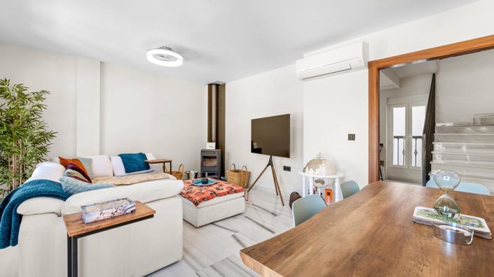 Image No.12-3 Bed Property for sale