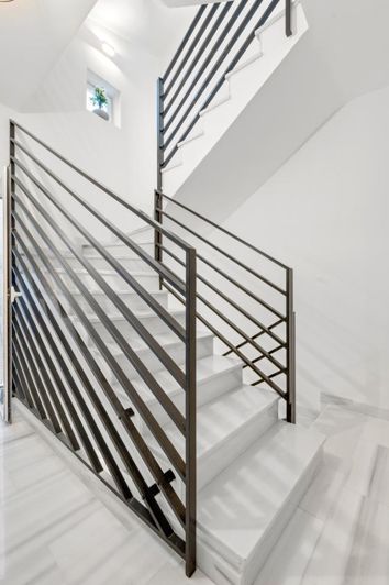 Image No.13-3 Bed Property for sale