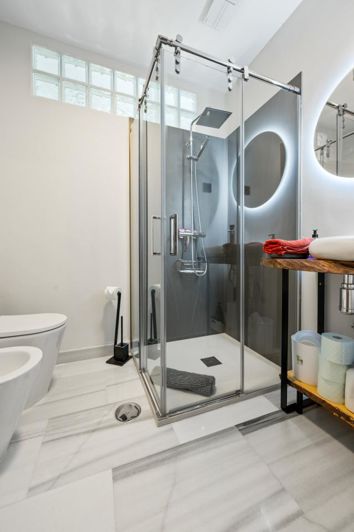 Image No.19-3 Bed Property for sale